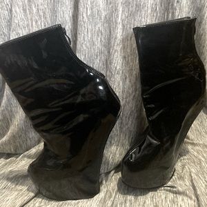 Heeless heals, faux shiny leather, platform boots, women’s 12 men’s 10